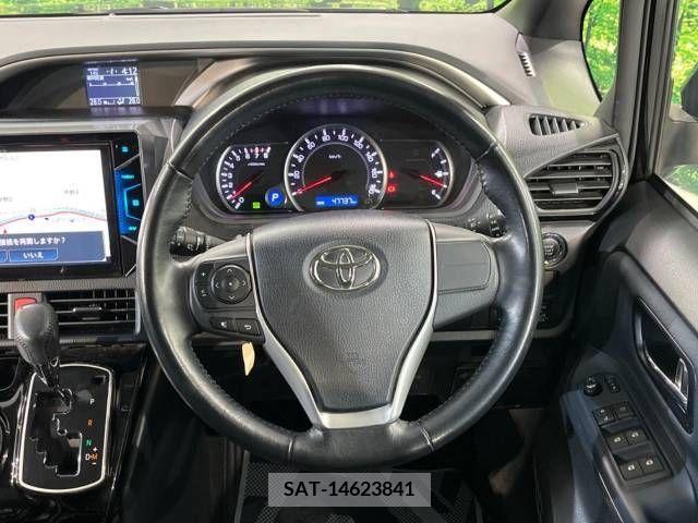 Toyota VOXY 2017-03 229279-11
