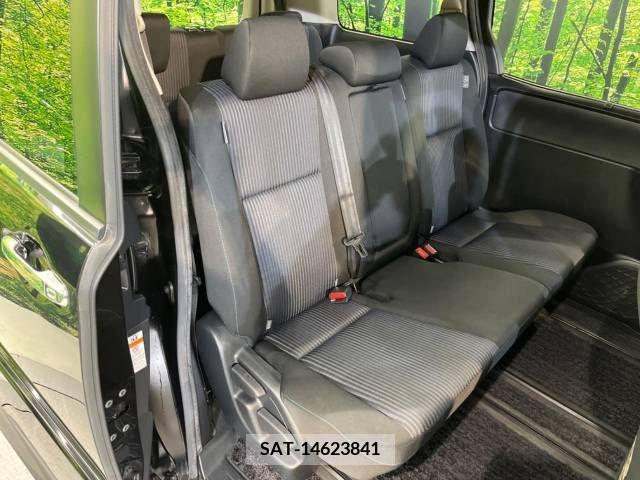 Toyota VOXY 2017-03 229279-8
