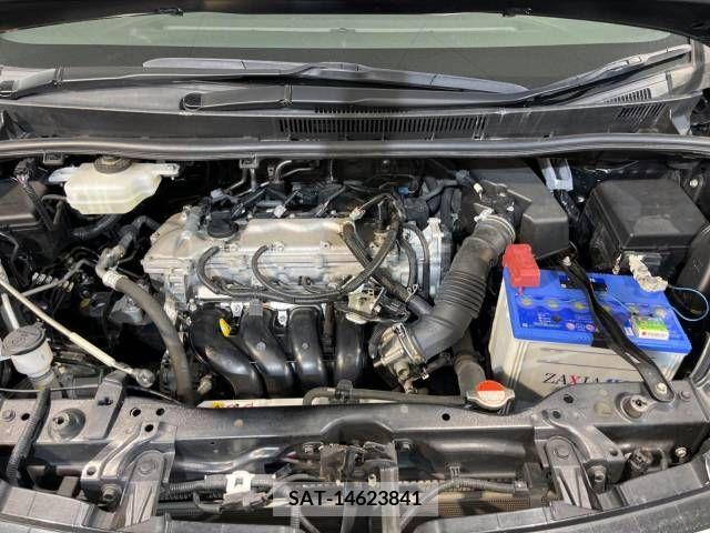Toyota VOXY 2017-03 229279-18