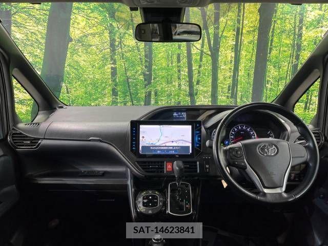 Toyota VOXY 2017-03 229279-1