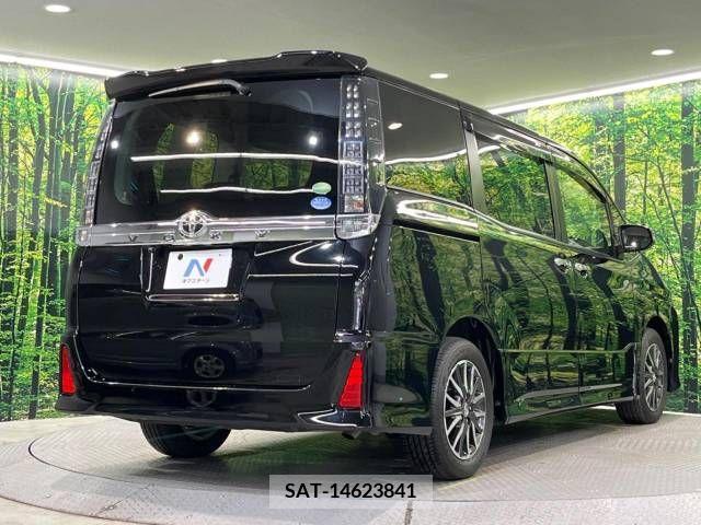 Toyota VOXY 2017-03 229279-17