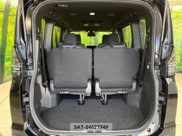Toyota VOXY 2022-01 370327-10
