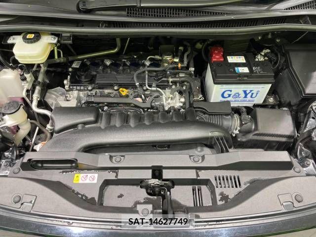 Toyota VOXY 2022-01 370327-18