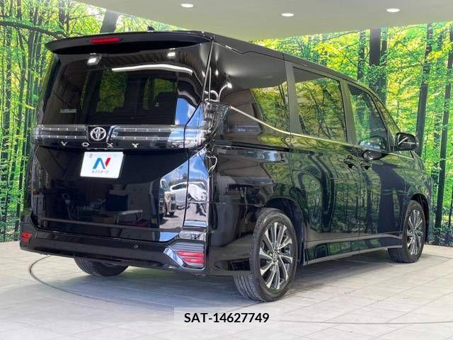 Toyota VOXY 2022-01 370327-17