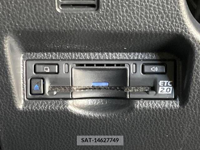 Toyota VOXY 2022-01 370327-6