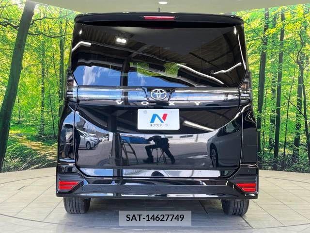 Toyota VOXY 2022-01 370327-15