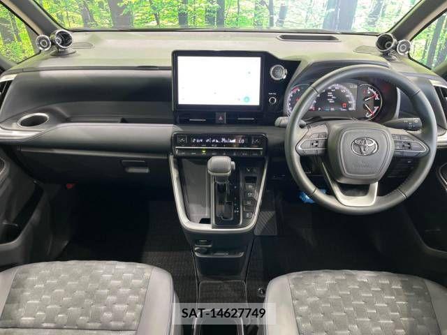 Toyota VOXY 2022-01 370327-1