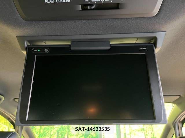 Toyota NOAH 2017-06 280390-3