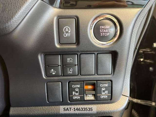 Toyota NOAH 2017-06 280390-5