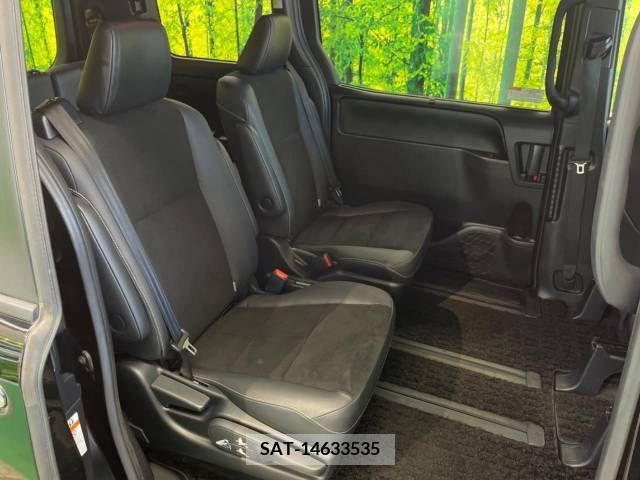 Toyota NOAH 2017-06 280390-9