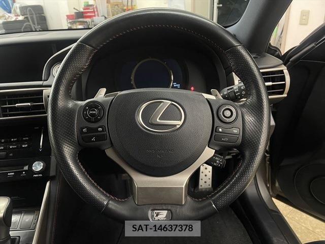 Lexus IS 2013-06 205871-24