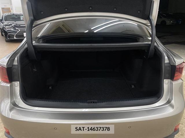 Lexus IS 2013-06 205871-23
