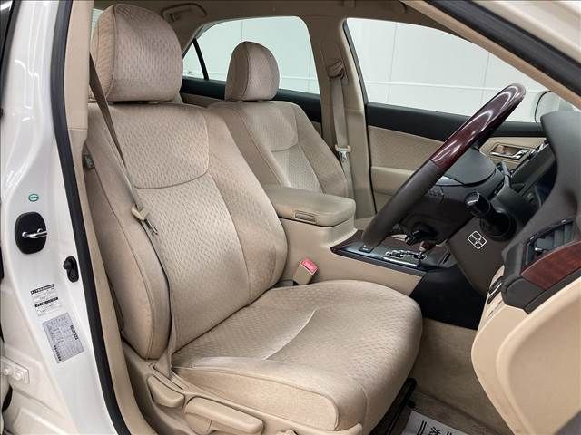 Toyota CROWN SEDAN 2009-08 26732-11