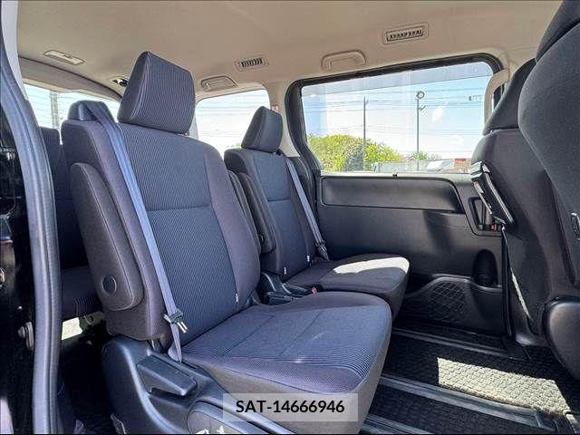Toyota NOAH 2018-01 226596-19