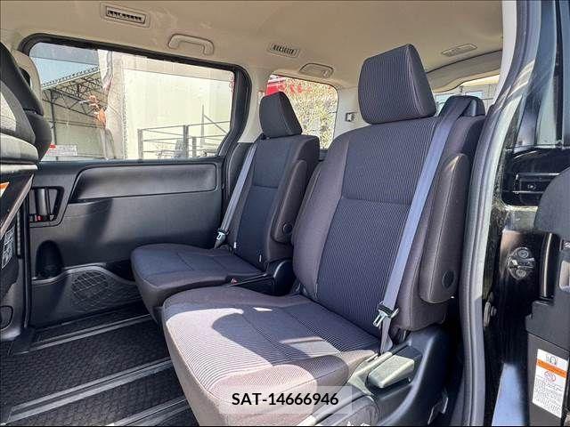 Toyota NOAH 2018-01 226596-17