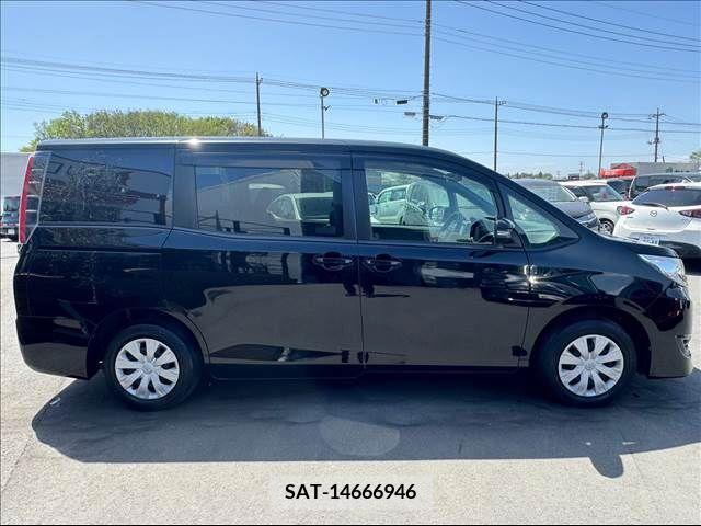 Toyota NOAH 2018-01 226596-11