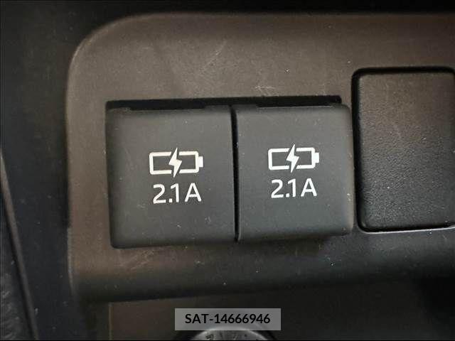 Toyota NOAH 2018-01 226596-5