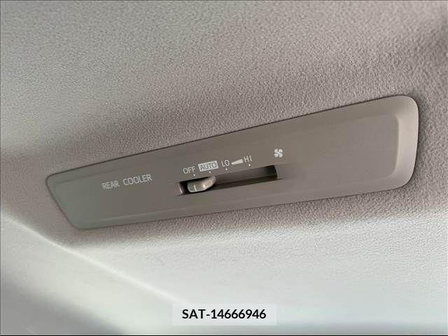 Toyota NOAH 2018-01 226596-4