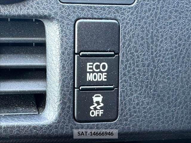 Toyota NOAH 2018-01 226596-6