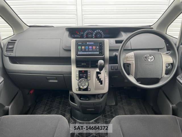 Toyota NOAH 2009-10 279520-1