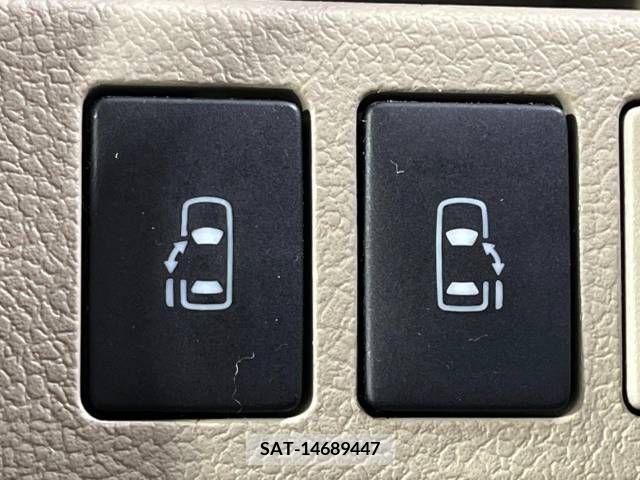Toyota NOAH 2011-08 321282-4