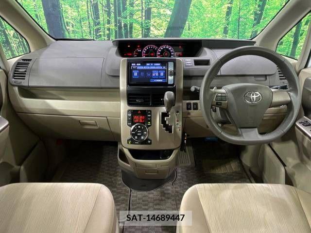 Toyota NOAH 2011-08 321282-1