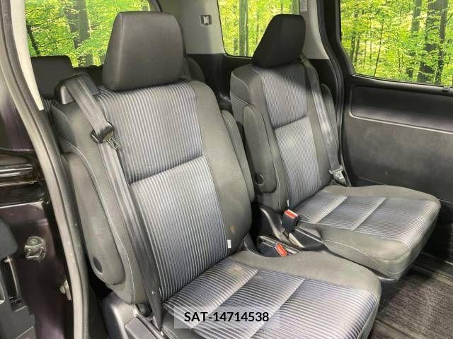 Toyota VOXY 2016-06 288895-9