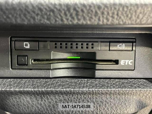 Toyota VOXY 2016-06 288895-7