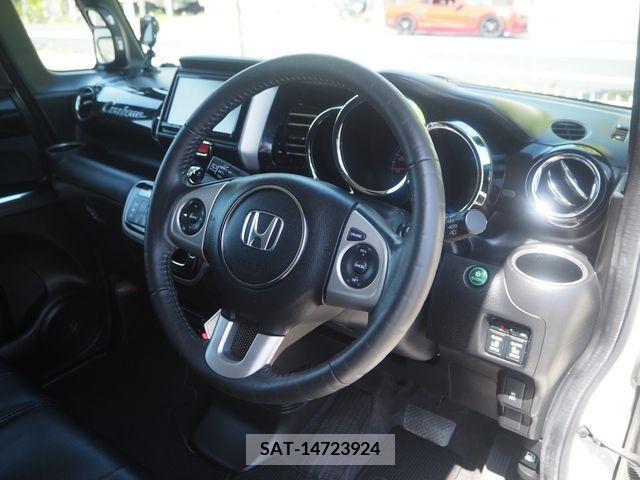 Honda N BOX 2013-01 278461-1