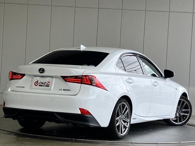 Lexus IS 2013-06 187394-1