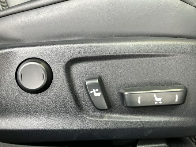 Lexus IS 2013-06 187394-21