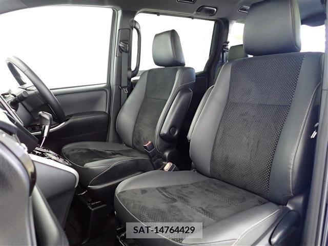Toyota VOXY 2021-12 377659-26