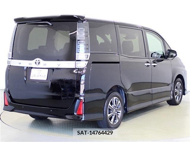Toyota VOXY 2021-12 377659-2