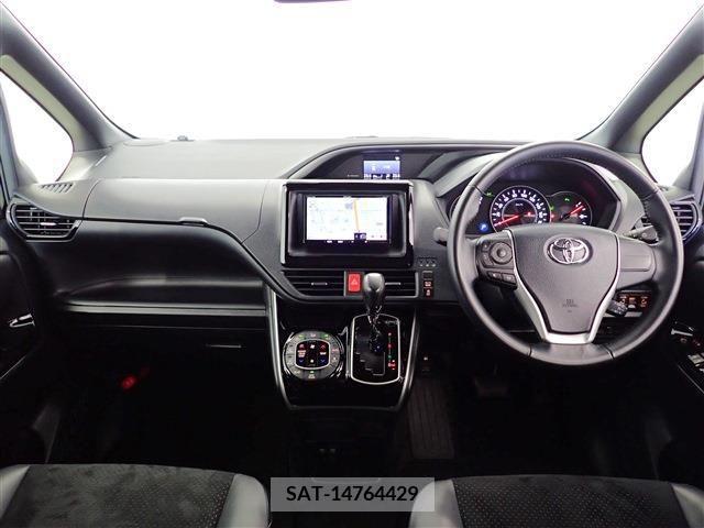 Toyota VOXY 2021-12 377659-9