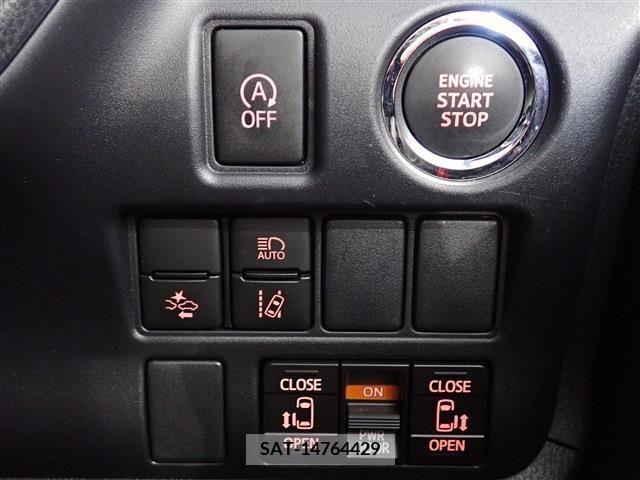 Toyota VOXY 2021-12 377659-16