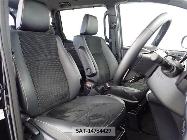 Toyota VOXY 2021-12 377659-24
