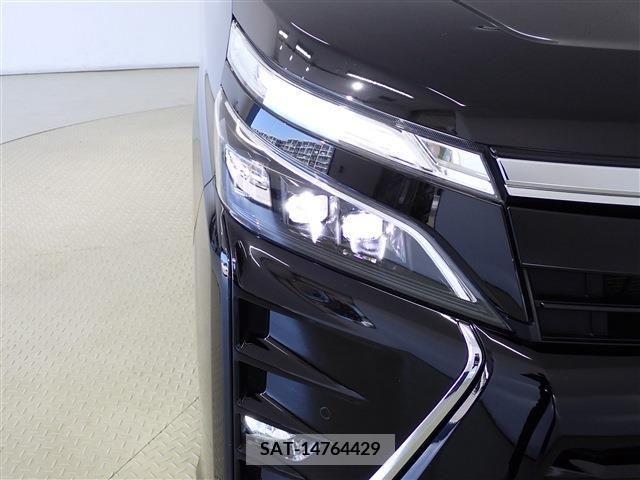 Toyota VOXY 2021-12 377659-7