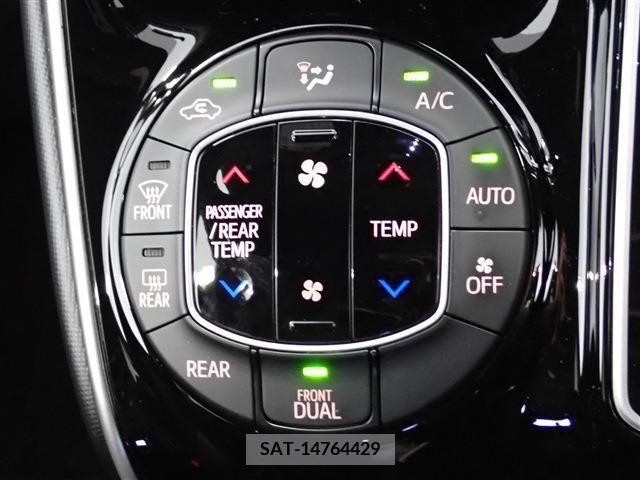 Toyota VOXY 2021-12 377659-14