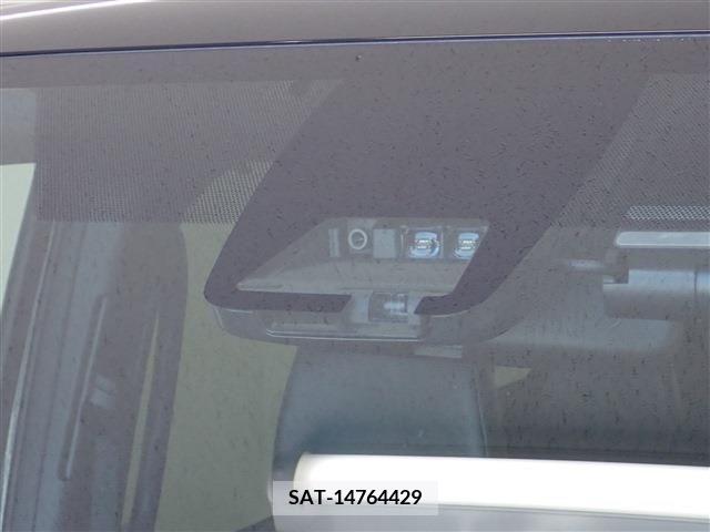Toyota VOXY 2021-12 377659-6