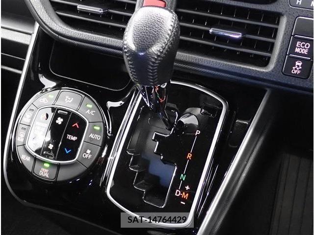 Toyota VOXY 2021-12 377659-13