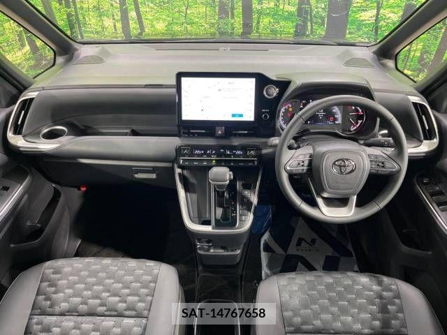Toyota VOXY 2023-03 338921-1
