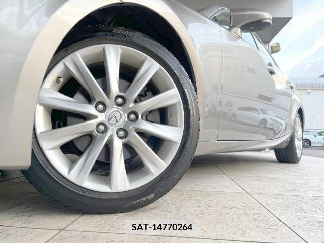 Lexus IS 2013-09 300069-4