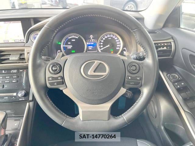Lexus IS 2013-09 300069-12