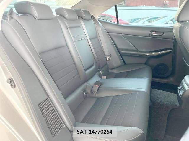 Lexus IS 2013-09 300069-10