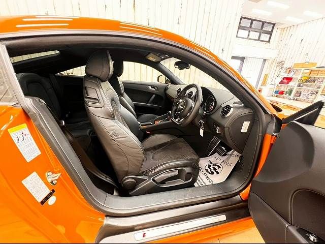 Audi TT 2013-08 12049-12