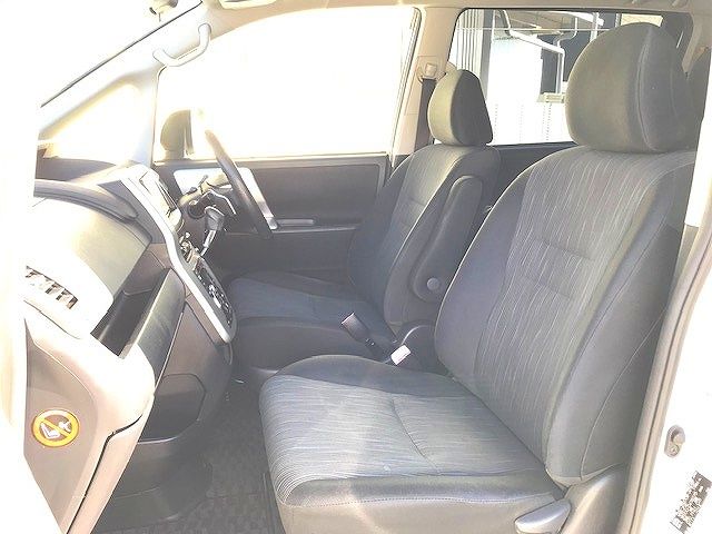 Toyota NOAH 2012-02 20144-12