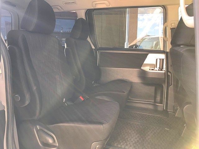 Toyota NOAH 2012-02 20144-9