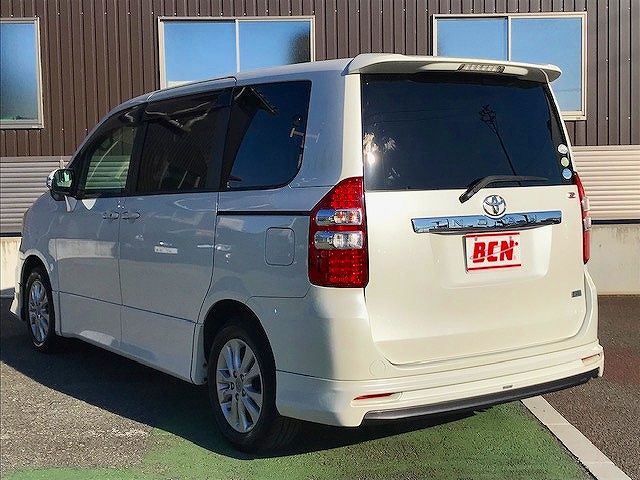 Toyota NOAH 2012-02 20144-8