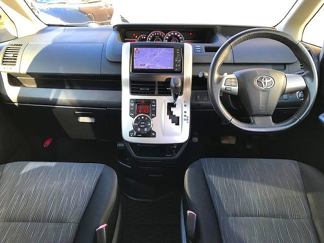 Toyota NOAH 2012-02 20144-1