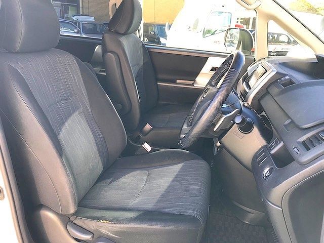 Toyota NOAH 2012-02 20144-3